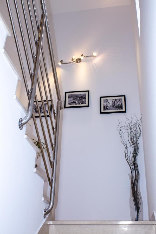 Room Adry 로비니 외부 사진
